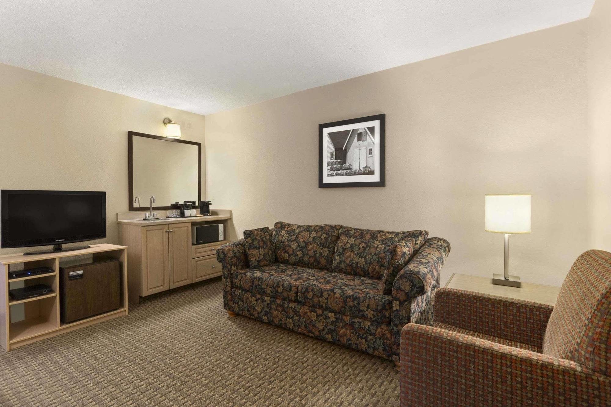 Country Inn & Suites Dartmouth Exterior photo